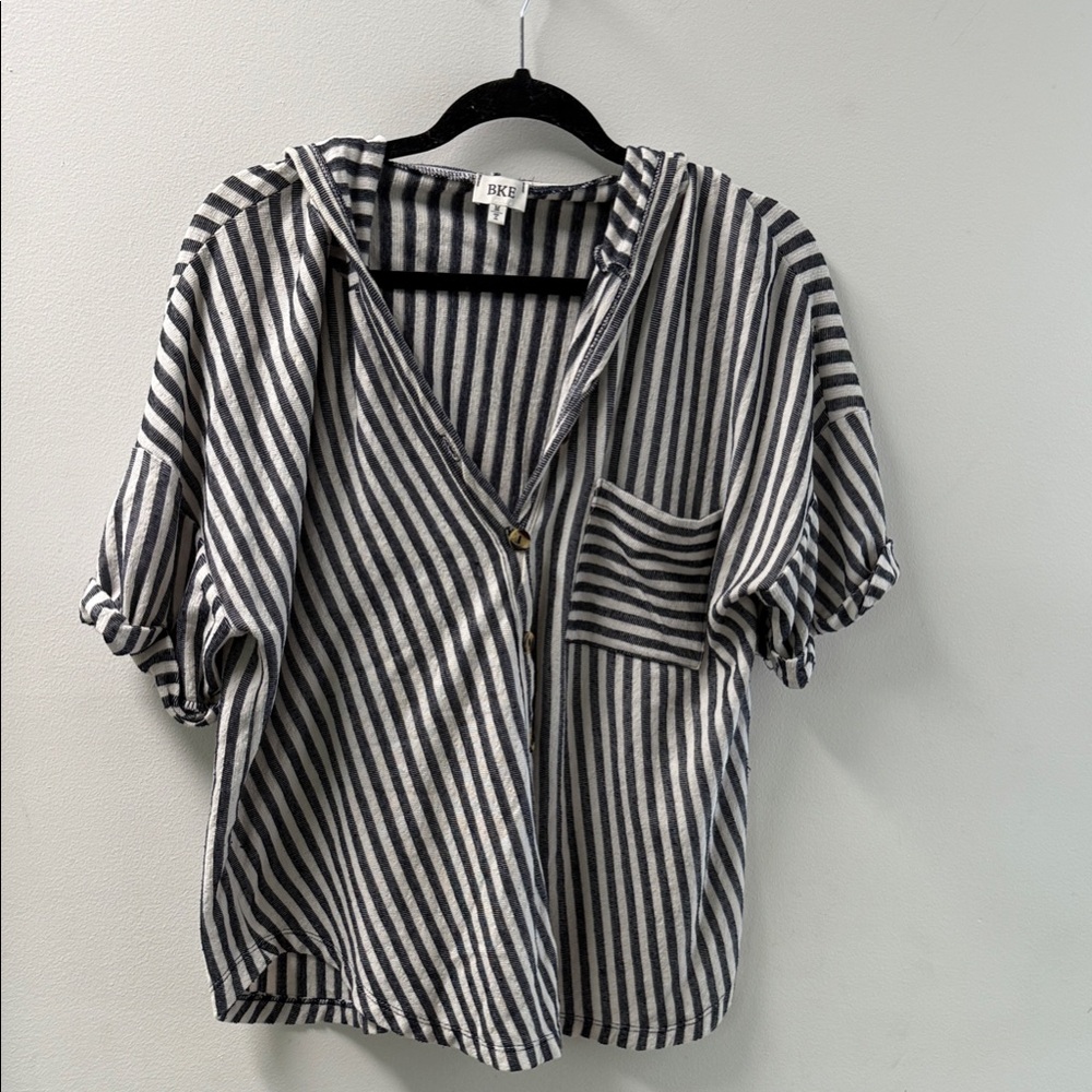 BKE Blue and White Striped Button-Up Shirt